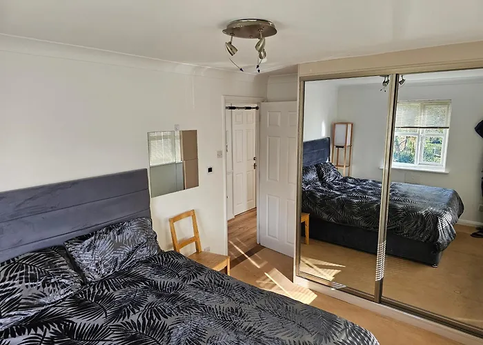 Peaceful Room On Sharing Flat In Wimbledon