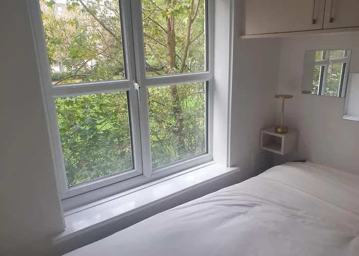 Peaceful Room On Sharing Flat In Wimbledon
