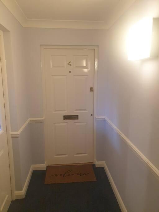 Peaceful On Sharing Flat In Wimbledon Apartment