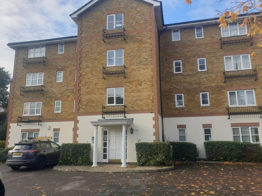 Apartment Peaceful On Sharing Flat In Wimbledon *