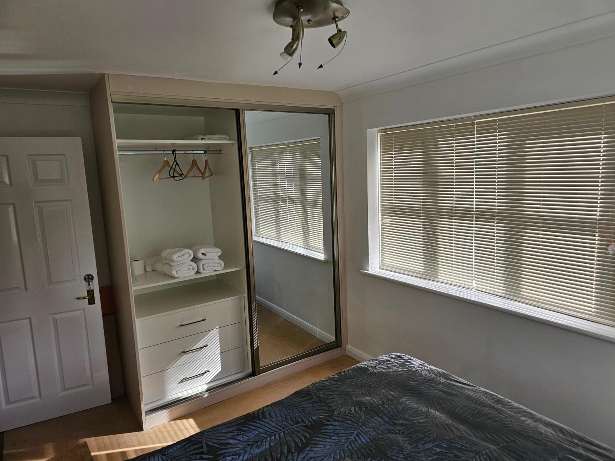 Peaceful On Sharing Flat In Wimbledon Apartment London