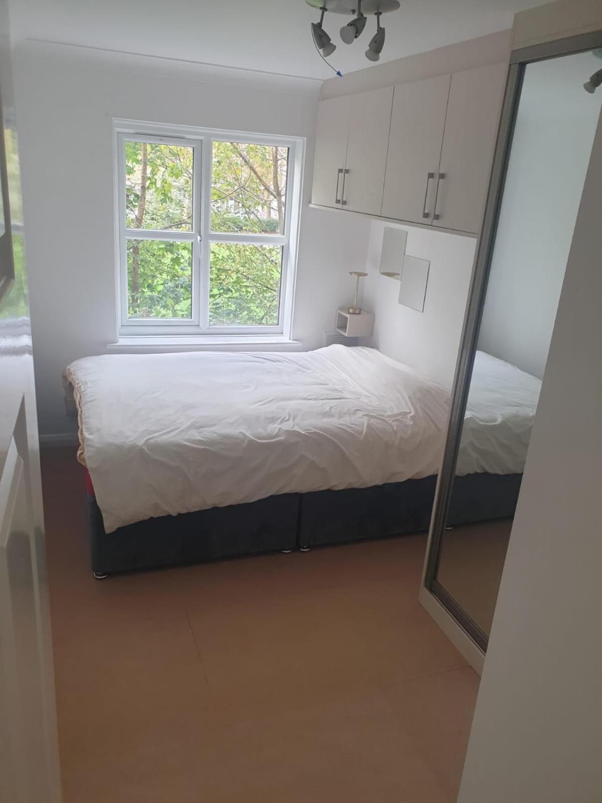 Peaceful On Sharing Flat In Wimbledon *